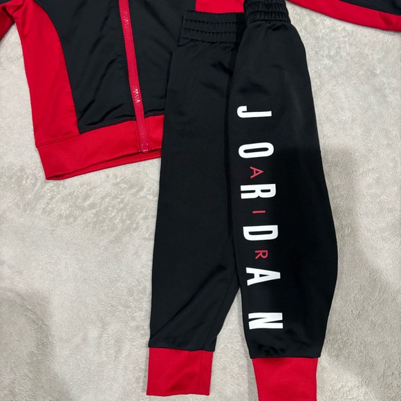 2T Nike Jordan toddler tracksuit - Picture 3 of 3